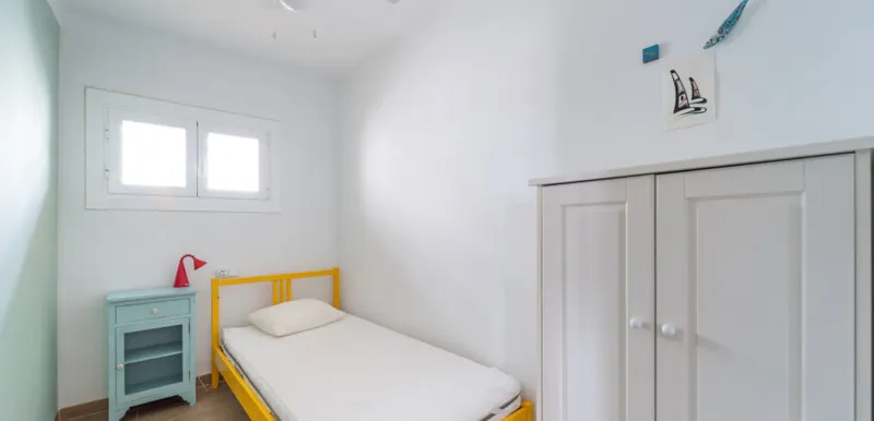 Reformed apartment with balcony in Colonia de Sant Jordi · 3 bedrooms — photo 12
