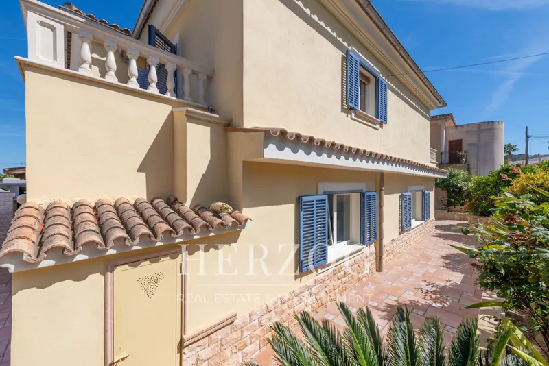 Modern renovated family villa with pool in a quiet location in Paguera — photo 3