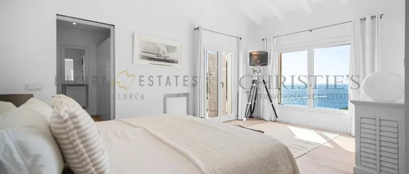 Mediterranean-style villa in Port Andratx with ocean views, designed in the beach house style — photo 10