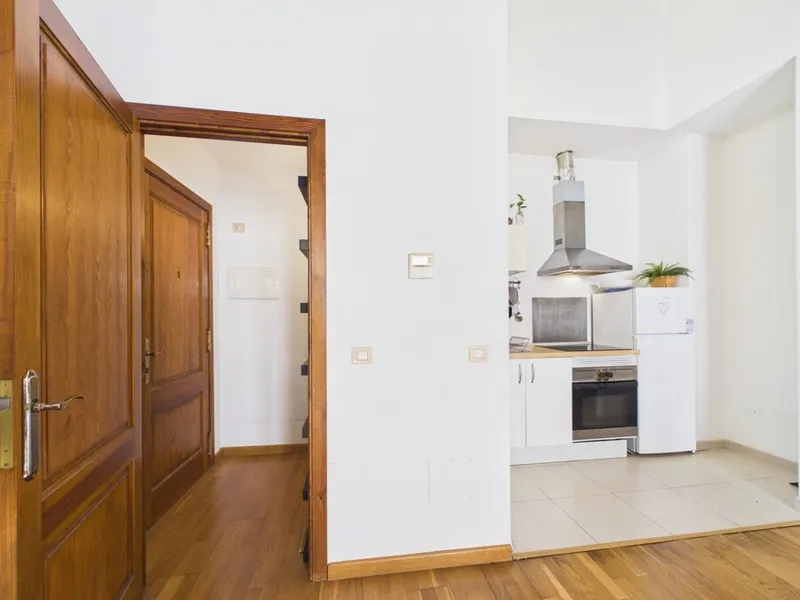 Charming Third-Floor Apartment in a Prestigious Old Town Building, near Plaza de la Mercè — photo 11