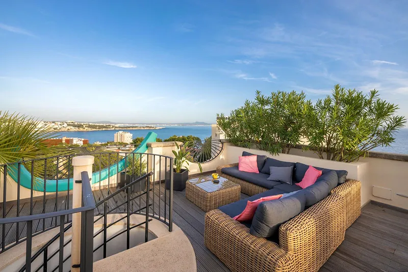 Stylish penthouse with fantastic sea views in Bendinat — photo 1