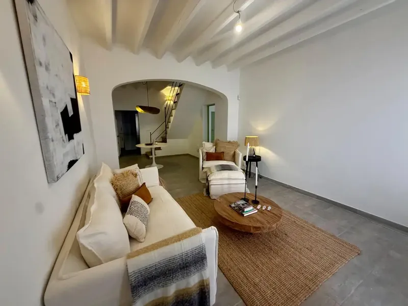Discover this charming single-family home located in the heart of Andratx, ideal for those seeking comfort and accessibility. — photo 2