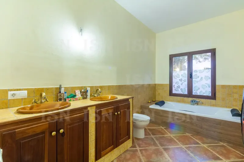 Santa Eugenia: beautiful rustic house, completely clad in stone, in a charming setting of Santa Eugenia, on a plot of 3,000 — photo 9