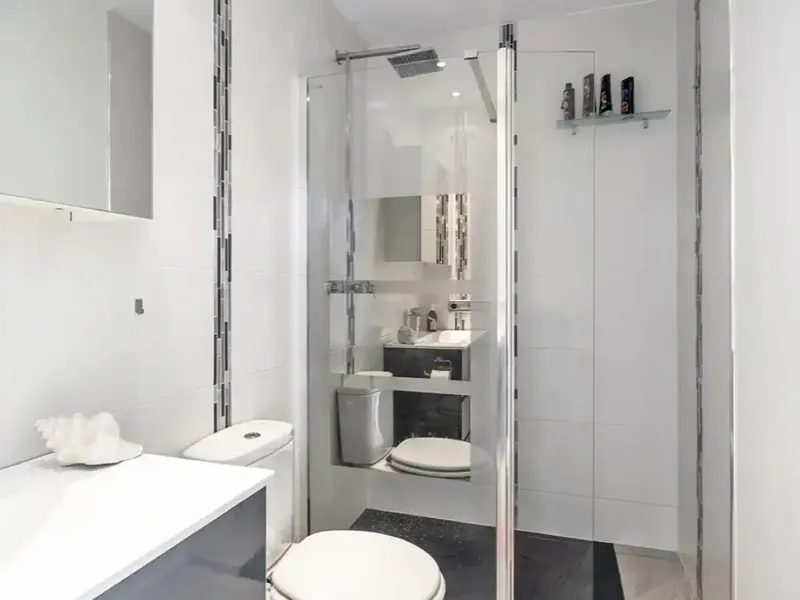 This beautiful south-facing apartment is located in a quiet urbanization of Cala Pi, just steps from the sandy beach. — photo 11