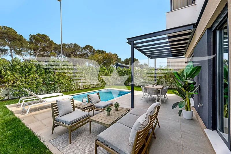 Puig de Ros l semi-detached house with roof terrace — photo 1