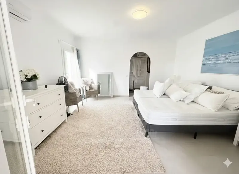 Authentic Ibizan-style villa, renovated in 2023 with electricity, plumbing, kitchen, bathrooms, impeccable floors and partially double-glazed windows — photo 11