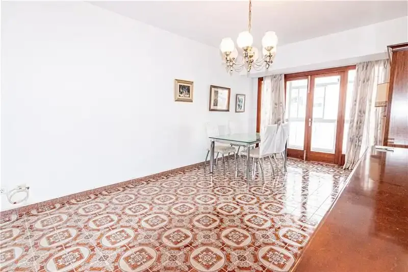 Piso junto a Paseo Mallorca. Amplio y luminoso piso de 130m2 aprox., cuenta con un gran salón-comedor con acceso directo a una terraza, la c — photo 1