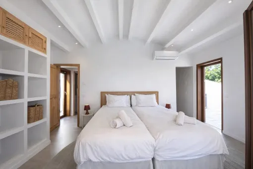 Alcudia, elegant and modern villa with holiday rental license near Alcúdia — photo 9