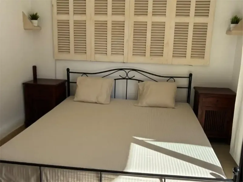 El apartamento consta de 1 habitación . Maximo 2 personas. Se alquila por temporada. El único gasto que hay es la luz que se debe pagar cada — photo 5
