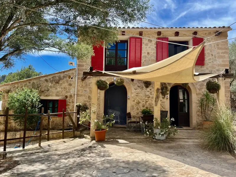 Discover this spectacular legal rustic house, completely renovated with lots of charm. Located on a plot of 3700m2, this property offers — photo 10