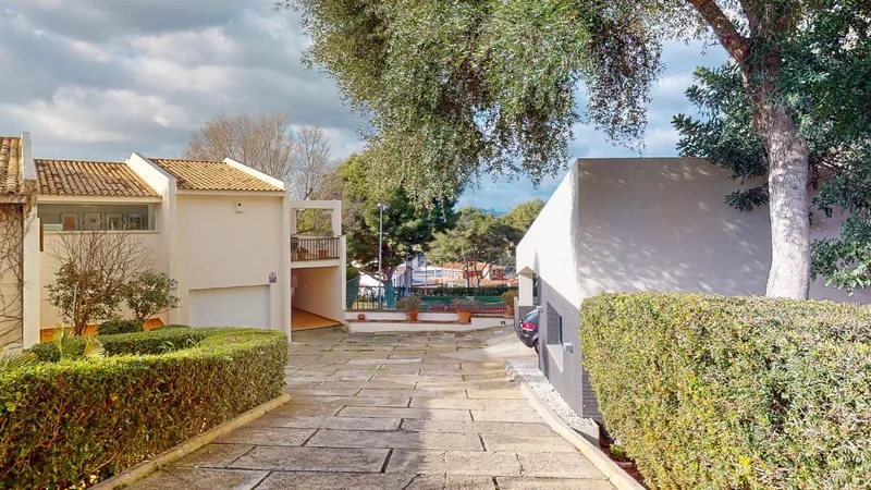 Villa with pool — photo 5