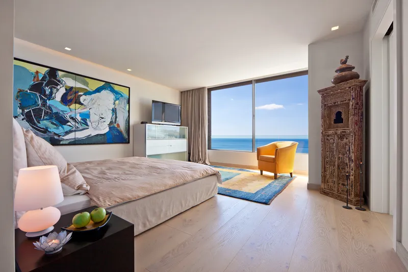 Stylish designer villa with breathtaking sea views — photo 9