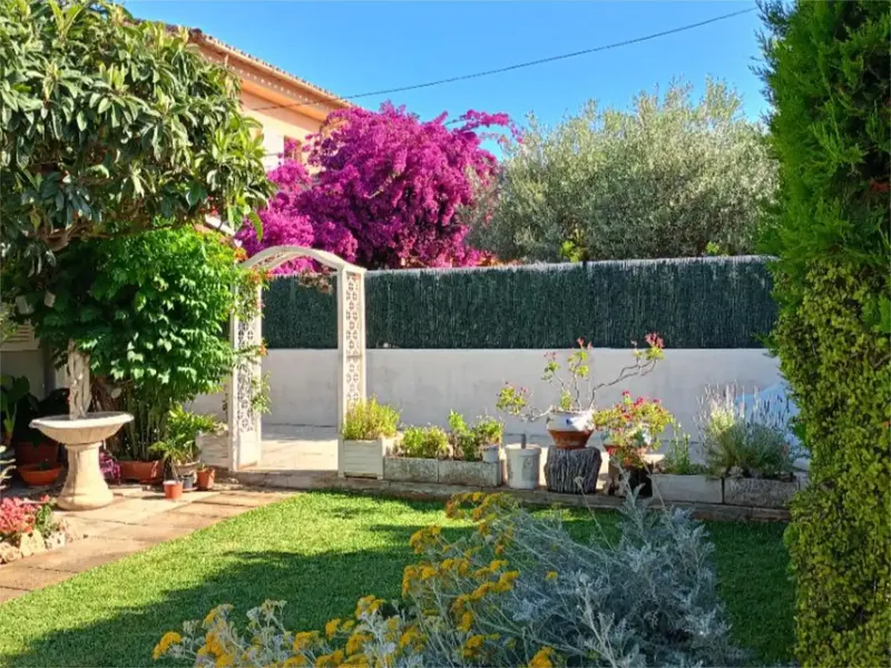 Chalet in Palmanyola with 4 double bedrooms, 2 full bathrooms, 2 living-dining rooms, kitchen with pantry. 230 m² built on plot — photo 2
