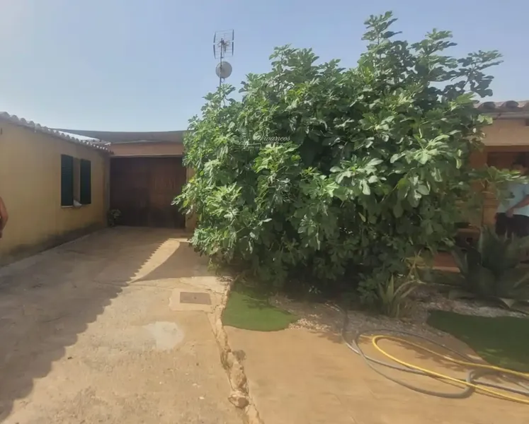 Vivancos Inmobiliaria presents for rent this exclusive chalet with private pool, 12 horse stables and a 7,000 m² estate, ideal — photo 3