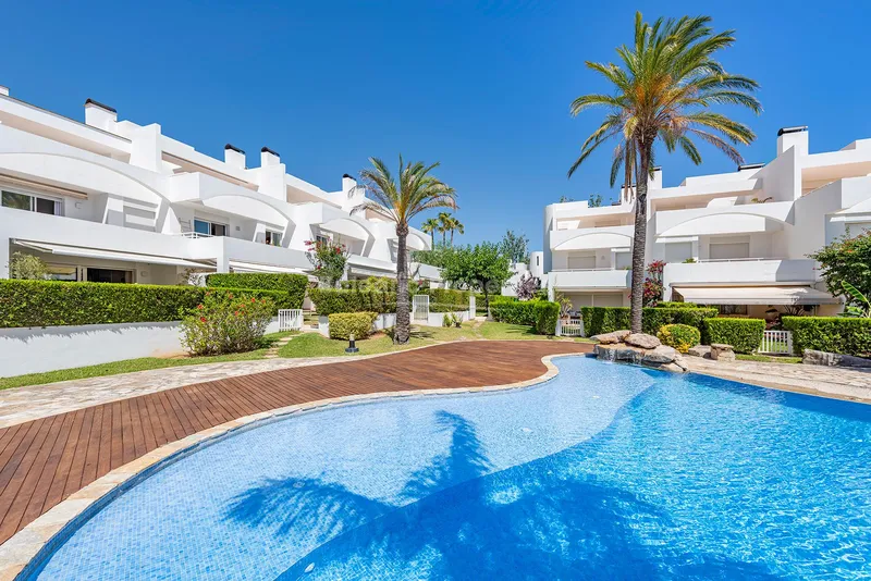 Exclusive to us: Luxury townhouse with communal swimming pool just steps from the sea in Puerto Pollensa — photo 1