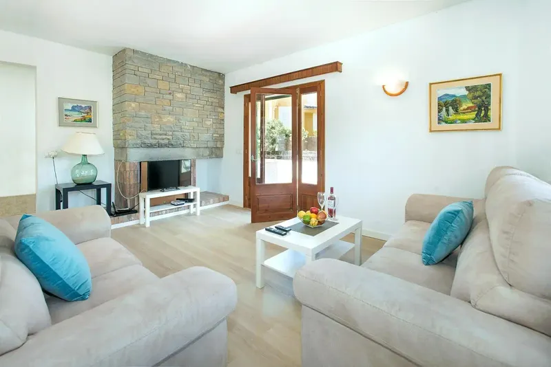 Unique Opportunity! Chalet with holiday license, garden and pool in Cala San Vicente – Pollença — photo 10