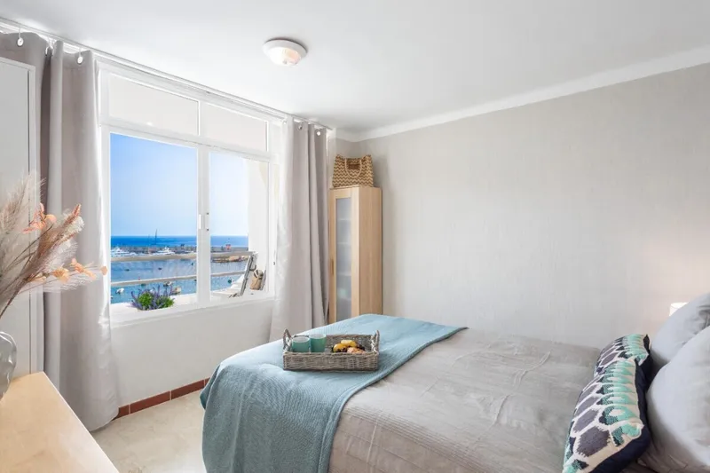 Sea-view apartment near Port Adriano with terrace and direct beach access — photo 10