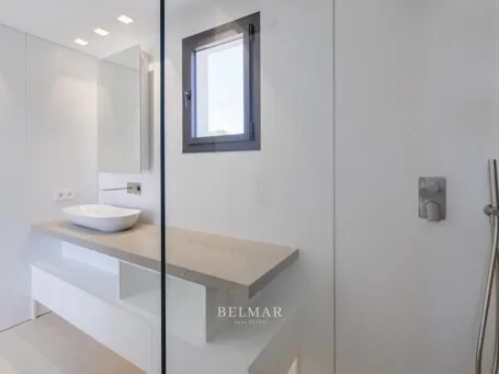 Modern villa with a pool near the beach in Cala Mendia — photo 7