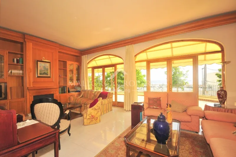 Large traditional style residence overlooking Calanova harbour — photo 4