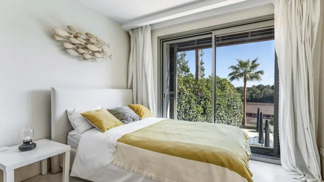 Modern luxury flat with exclusive atmosphere and communal pool — photo 11