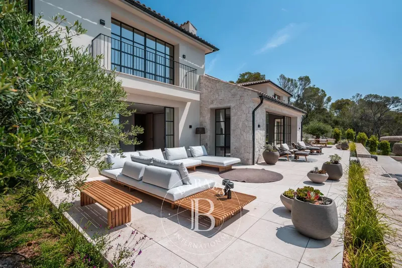 Modern Mediterranean Villa With Panoramic Sea Views in Old Bendinat — photo 1