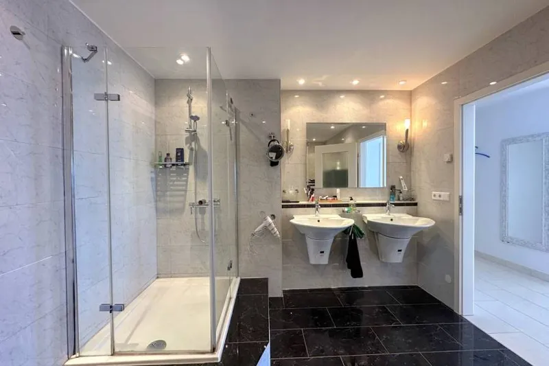 Exclusive frontline sea view residence with exceptional sense of space — photo 9