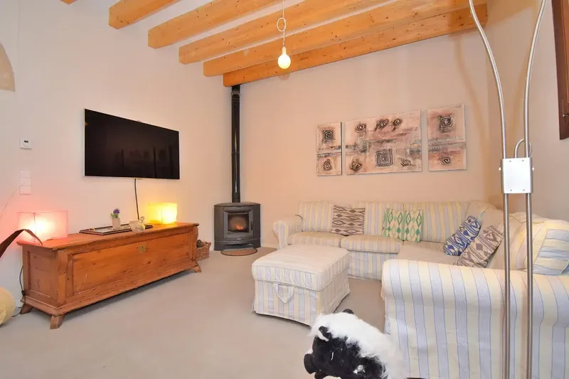 Discover this exceptional opportunity in the historic center of Artà: a charming village house with a holiday license for 12 guests — photo 10