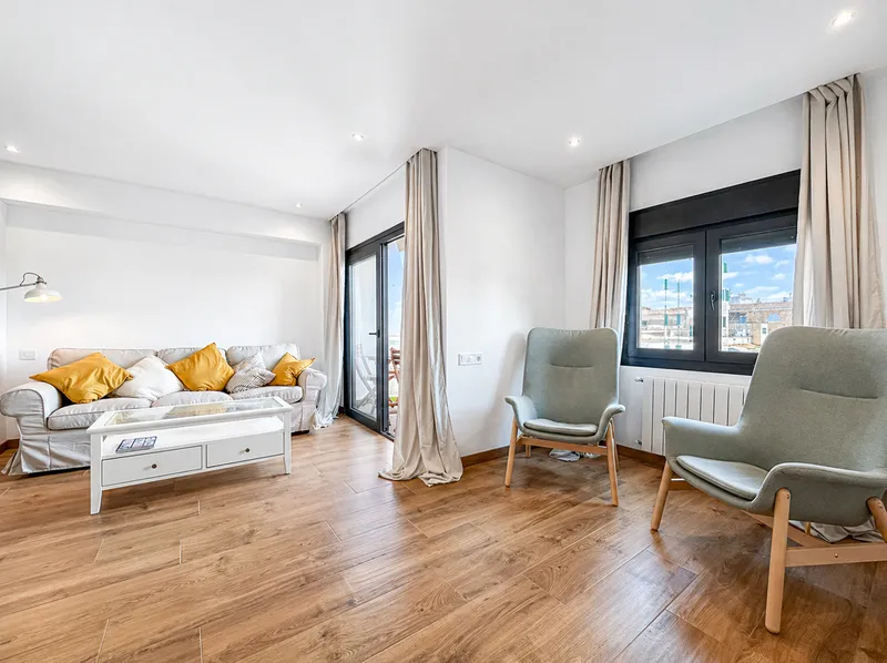 Elegant renovated apartment with terrace in the heart of Santa Catalina, Palma — photo 1
