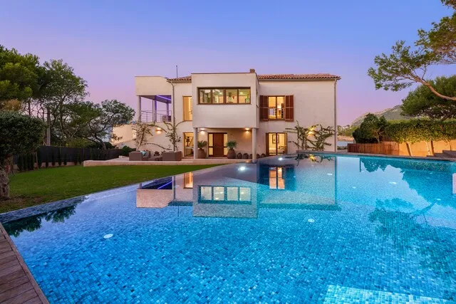 Incredible seafront villa for sale in the picturesque north of Mallorca with beach access — photo 7