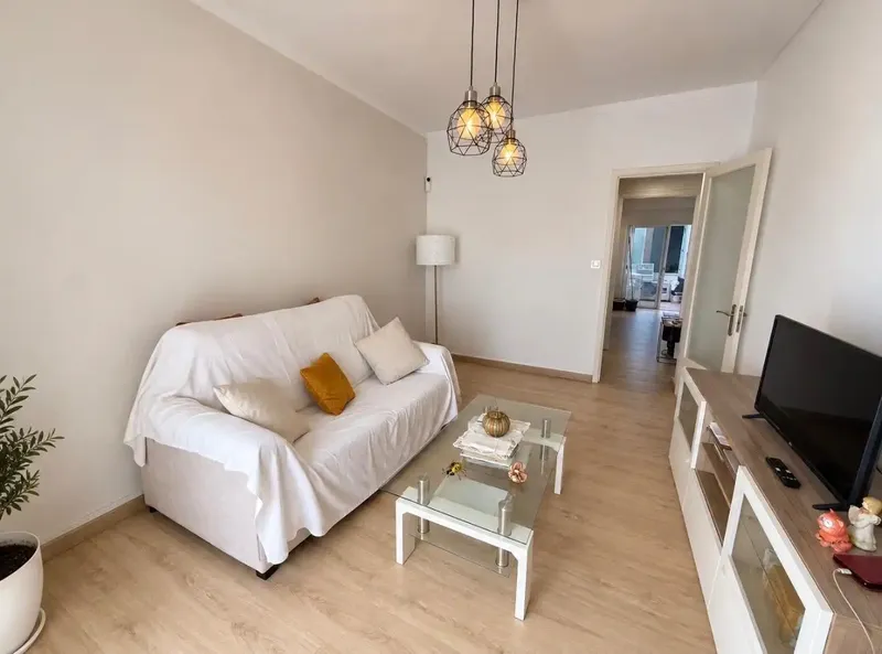 Oria Home presenta esta vivienda reformada situada en una 1º planta SIN ASCENSOR, en pleno centro de Manacor, en una agradable calle peatona — photo 1