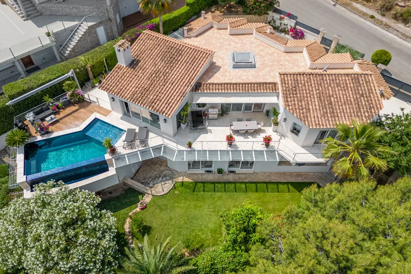 Villa in Santa Ponsa - Extremely high-quality renovated property with guest apartment — photo 1