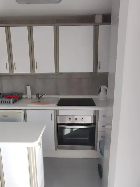 Apartamento totalmente amueblado, una habitación con dos camas de 90x190 con colchones de visco nuevos. Cocina equipada. En la azotea traste — photo 3
