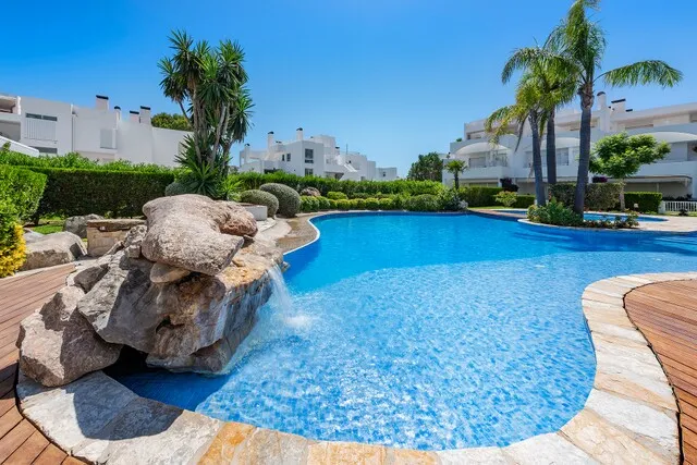 Luxury townhouse with communal pool for sale in Puerto Pollensa, North Mallorca — photo 12