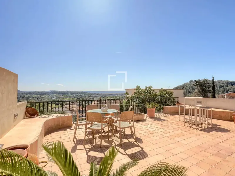 Located in the heart of the charming village of Selva, at the foot of the Sierra de Tramuntana, this property is a unique example of heritage — photo 3