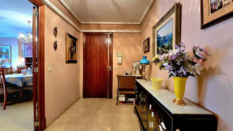 Large, affordable apartment in a good location in Palma — photo 8