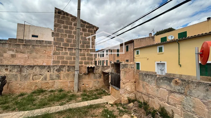 Buildable Urban Plot in Ses Salines - 229 m² with Potential for Residential Projects — photo 2