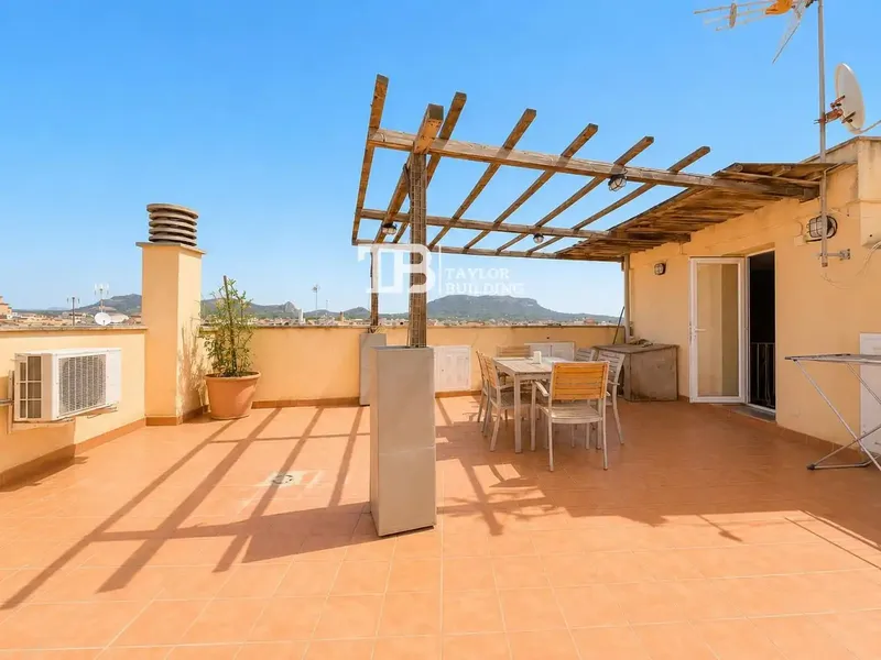 Taylor Building Real Estate presents this penthouse with a private 50 m² solarium and sea views in Llucmajor. — photo 2