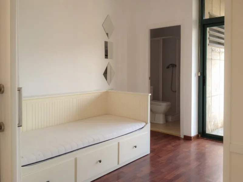Spacious apartment for renovation with two bedrooms, two bathrooms, terrace, lift and parking in El Terreno — photo 5