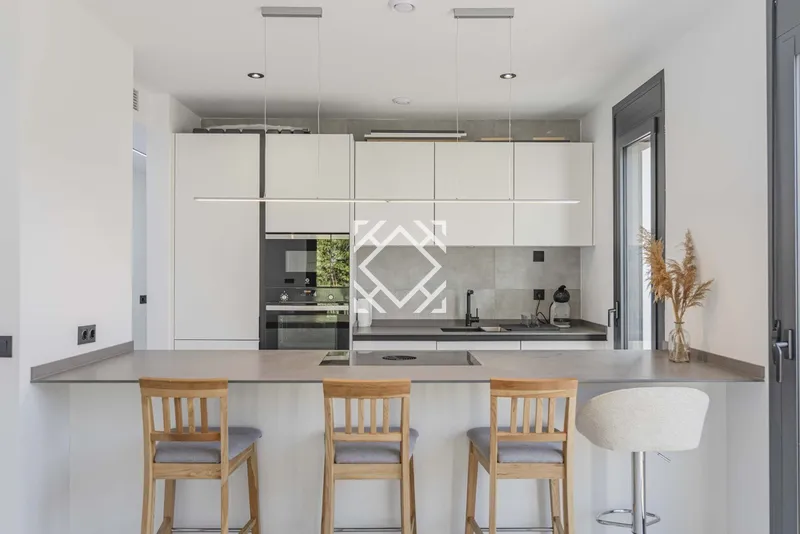 Modern villa for sale in Puerto de Alcúdia, 450 metres from the beach, with a garden, private swimming pool, sun terrace and high-quality finishes — photo 4