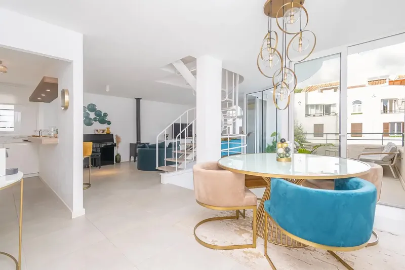 165 m2 duplex in the coveted residential area of Sol de Mallorca, 15' from the beach. Recently renovated in 2022, it stands out for its design — photo 7