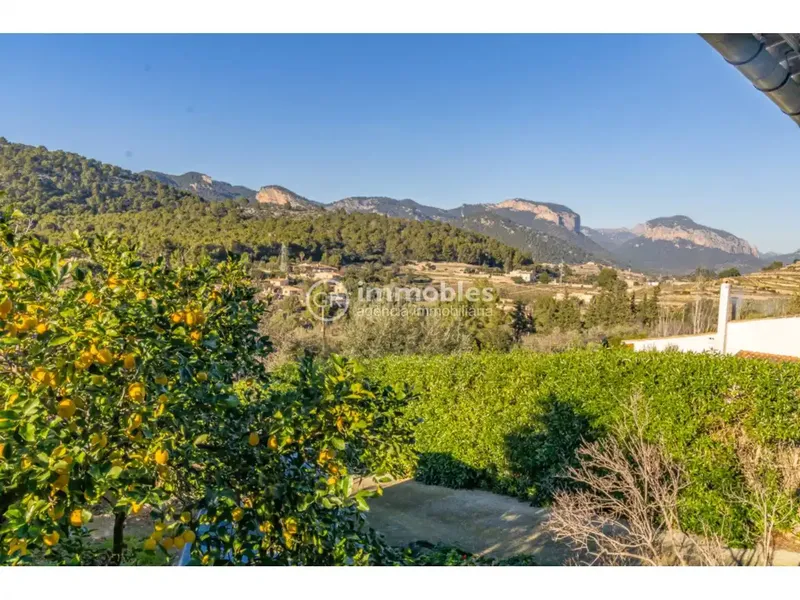 House on rustic estate with stunning views — photo 3