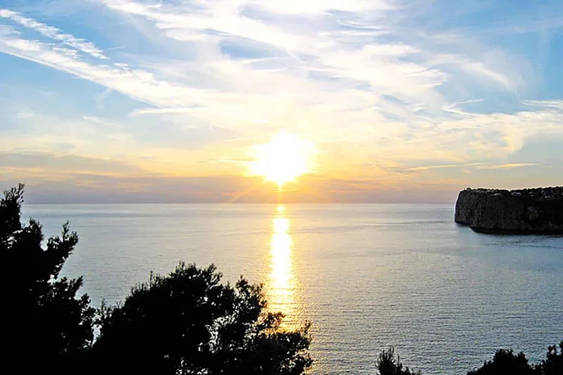 Cala Llamp: 2-bedroom apartment with sea views for rent — photo 8