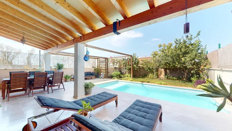 Exclusive property with pool, solar panels and ready to move into in Vilafranca de Bonany — photo 1
