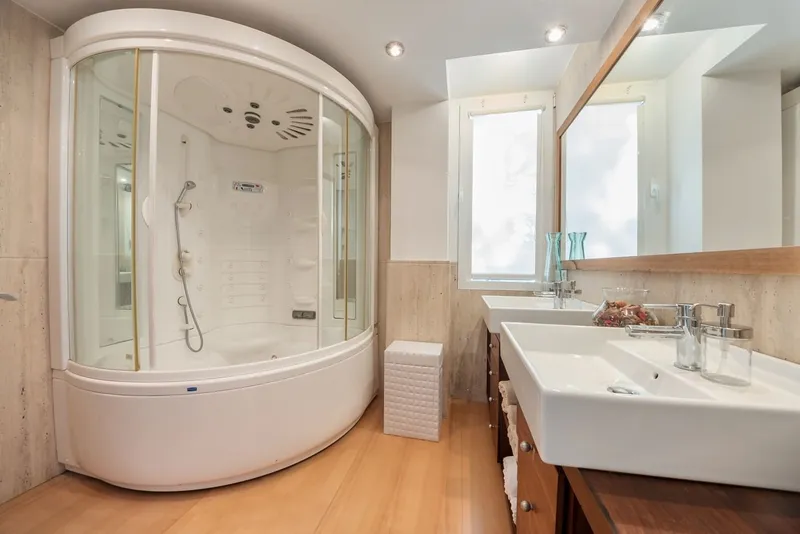 Apartment for sale in Illetas, in 1st sea line with direct sea access — photo 5
