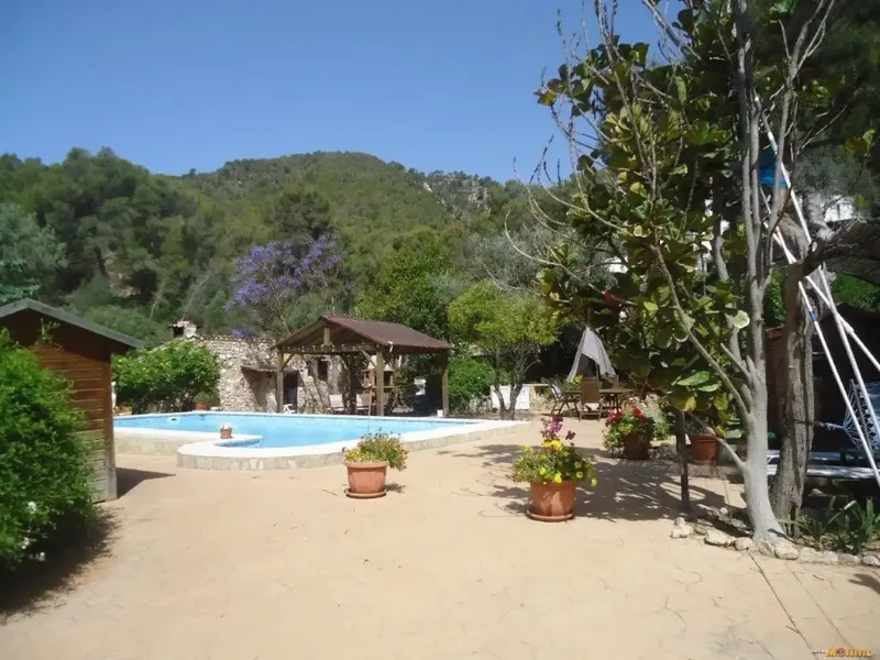 Discover a truly exceptional property: a unique manor estate where history, luxury and nature coexist in perfect — photo 11