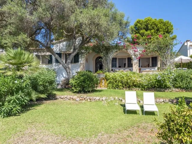Stunning seafront villa for sale in Alcanada, Northeast Mallorca — photo 3