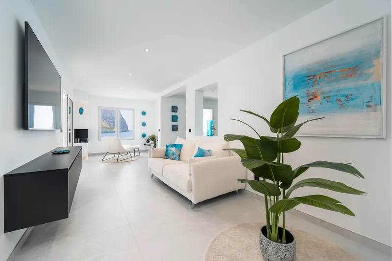 Seafront apartment with direct access in Cala LLamp — photo 3