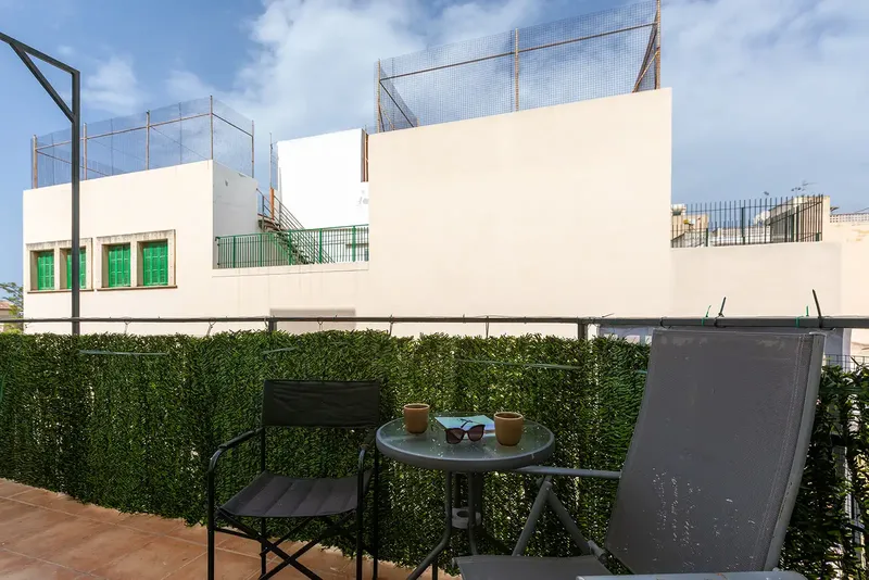 Bright renovated 3-bedroom apartment in La Soledad Sur — photo 2
