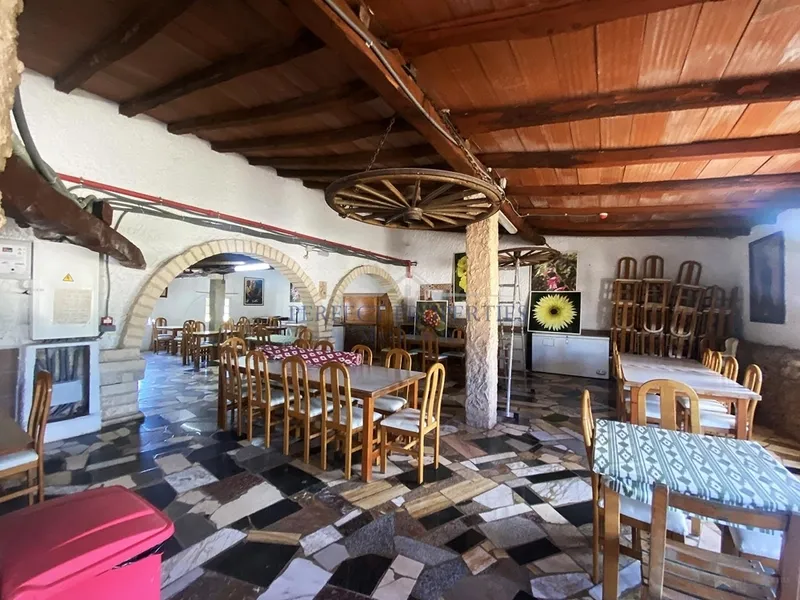 Licensed youth hostel hotel located a short distance from white sand beaches. — photo 8
