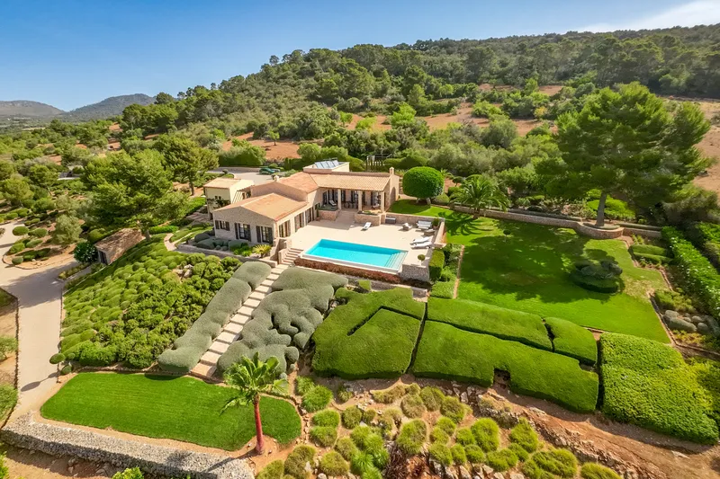 Exceptional finca for sale in Sant Llorenç with a beautifully landscaped Mediterranean garden — photo 2